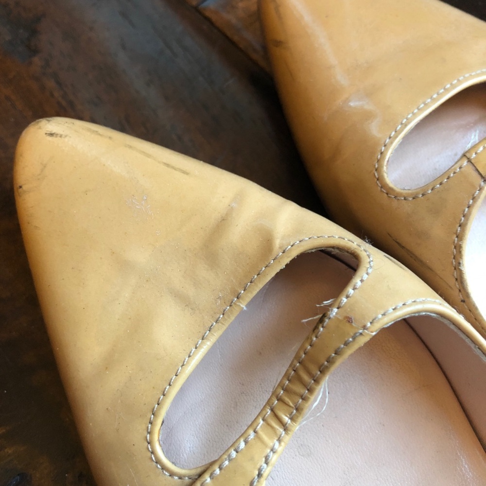 Stuart Weitzman Flats in Beige